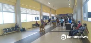 Banyak Calon Penumpang Ferry Telantar di Pelabuhan Punggur