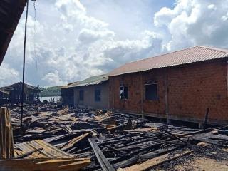 Kebakaran Ratakan Dua Rumah di Tepi Laut Moro Karimun