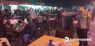 Polresta Barelang Tertibkan THM dan Foodcourt yang Langgar Prokes