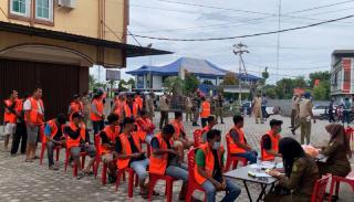 Pelanggar Prokes di Karimun Pilih Sanksi Sosial Ketimbang Bayar Denda