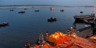 Tsunami Covid-19 India, 30 Lebih Jasad Ditemukan Mengambang di Sungai Gangga