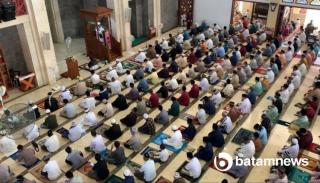 Usai Salat Id, Bupati Rafiq Doakan Pasien Corona di Karimun Diberi Kesembuhan