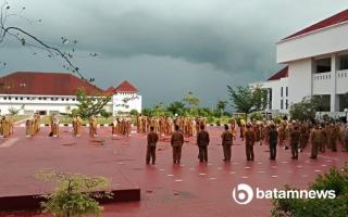 Gubernur Ansar Absen Pimpin Apel Pagi Pasca 4 Pejabatnya Terpapar Corona