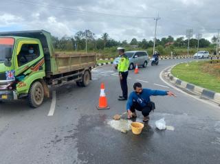 Jokowi Mau Datang, Jalan Rusak di Bintan Tiba-tiba Langsung Diperbaiki