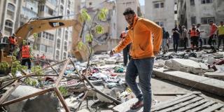 Pemuda Gaza Ini Histeris Temukan Tunangan Jadi Korban Tewas Serangan Israel