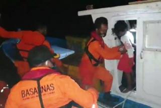 Mesin Kapal Mati, Ibu Hamil dan Anak-anak Terombang-ambil di Laut Lepas Natuna