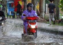 Motor Matic Terjebak Banjir, Ini Tips Agar Tidak Rusak