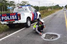 Awas! Lubang Jalan di Jalur Lintas Barat Bintan Intai Pengendara