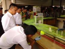 Foto-foto Olah Tempat Kejadian Perampokan di Toko Mas Prima Cantik Batam