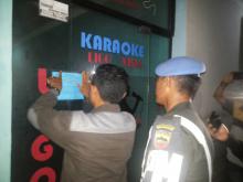 Pemilik Karaoke Ilegal Ngeyel Buka Segel