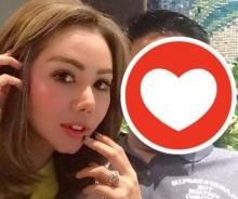  Beredar Foto Femmy Permatasari Cium Pria Mirip Kombes Krishna  