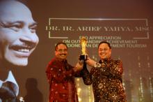 Menpar Arief Yahya Terima ESQ Award Perdana