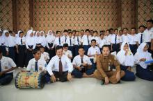 Dua Sekolah Dapat Perangkat Marching Band dari Pemko Tanjungpinang