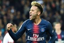 Pukul Suporter, Neymar Dapat Sanksi Larangan Bermain 