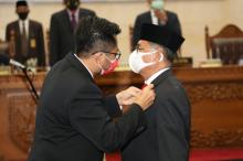 Iman Sutiawan Mundur, Capt Luther Janses Kembali Duduk di DPRD Batam