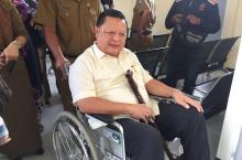 Berkursi Roda Mantan Bupati Tengku Mukhtaruddin Dijebloskan ke Penjara