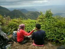 Menikmati Indahnya Hamparan Puncak Bukit Permata