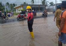 Air Laut Meluap Rendam Jalanan di Ranai Natuna