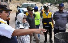 Wabup Natuna Ngesti Tinjau Progres Pembangunan Bendungan di Desa Tapau