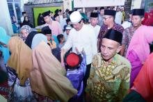 Wagub Isdianto Buka Bersama Anak Yatim di Pesantren Islamic Center