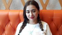 Pose Nungging Bikin Salfok, Cupi Cupita : Masih Untung Nggak Pake Bikini