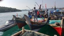 Nelayan Lingga Stop Melaut