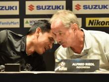  Inilah Rekor Pertemuan Alferd Riedl vs Kiatisuk Senamuang
