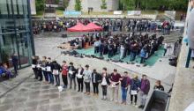 Ruang Salat Ditutup, Mahasiswa non-Muslim Bentuk Barikade Lindungi Rekannya