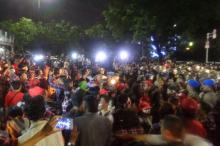Polisi Bubarkan Massa Ahok dengan Water Canon