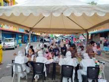 Puluhan Pedagang Pasar Mega Legenda Rapid Test Massal