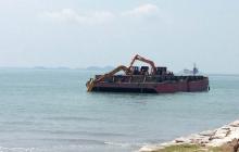 Tongkang Pembuang Limbah Masih Beroperasi di Harbour Bay 