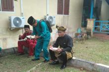 Lihat Gaya Merakyat Bupati Lingga ini, Bikin Pejabat Lain Tak Enak Hati