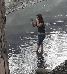 Seorang Wanita Ngomel-ngomel Dalam Parit Bikin Heboh Warga Jodoh