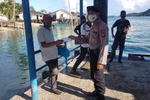 Polsek Senayang Bagikan Masker Gratis Cegah Penyebaran Covid-19
