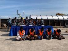 Kawanan Perompak Kapal Tongkang di Selat Malaka Diringkus TNI AL