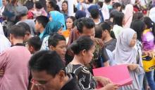 Daftar Sekolah, Orangtua Ambil Nomor Antre Jam 3 Dini Hari