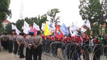 Buruh di Batam Desak Tetapkan Upah Minimum Sektoral