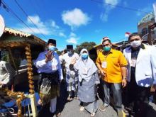 Ulang Memori HM Sani, Pasangan Isdianto-Suryani ke KPU Naik Becak Motor