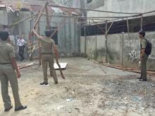 Satpol PP Bongkar Lapak Cingkoko di Pelantar KUD