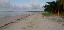 Kemolekan Pantai Mensanak yang Tak Tersentuh