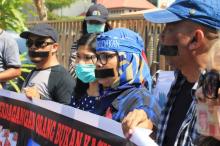 Tutup Mulut Pakai Lakban, Cara Safe Migrant Protes Putusan Rusna