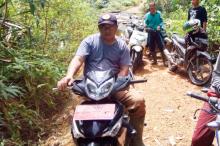 Camat Singkep Selatan Rintis Jalan Perpendek Jarak Menuju Kota Dabo