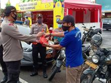 Warga Tanjungpinang Nikmati Takjil Buka Puasa Olahan Dapur Polri