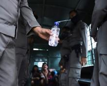 Dirazia, Gepeng Ini Berpose Metal saat Satpol PP Menyita Bong Sabu
