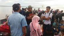 Penumpang Berjejal dalam Kapal Dumai Express  Tujuan Tanjungbalai Karimun 