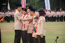 Sekda Kepri Terima Penghargaan Karya Bhakti dari Kwarnas Pramuka