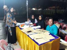 Suka Duka Petugas KPPS Tak Lelah Bersabar di Tengah Makian dan Protes