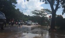 Banjir Bikin Simpang Kabil Macet Parah