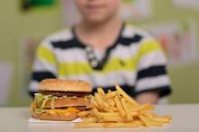 Duh, Ibu Ini Menyesal Beri Junk Food untuk Anaknya yang Kini Kanker!