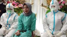 Pasien Covid-19 Menikah di Wisma Atlet